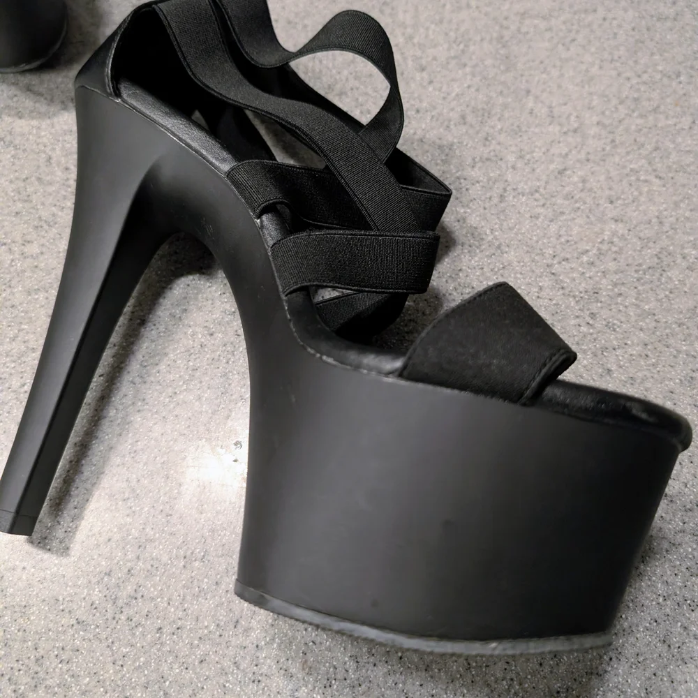 Elegant Black Platform Heels - Picture 2 of 7